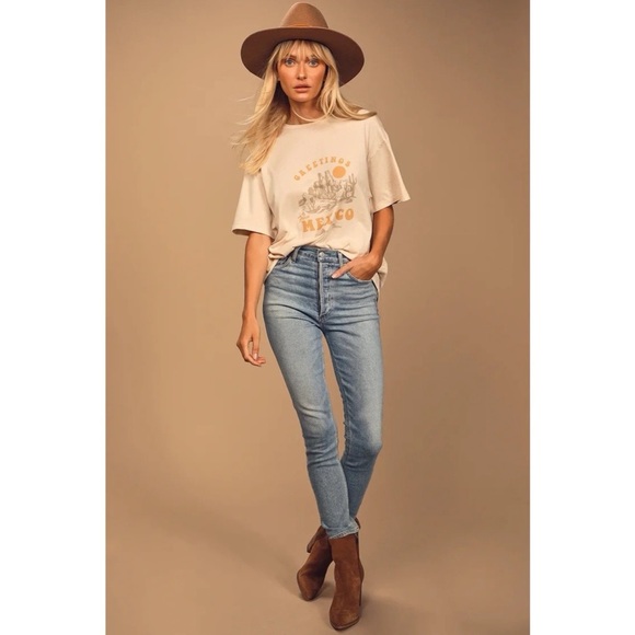 Lulu’s Charlie Holiday Vacay Beige Graphic Boyfriend Tee - Picture 6 of 11
